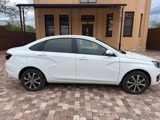 2024 Lada (ВАЗ) Vesta I Рестайлинг (NG), белый, 1275000 рублей, вид 2