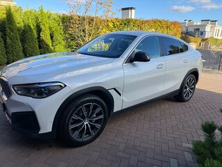 2020 BMW X6 40i III (G06), белый, 7490000 рублей, вид 1