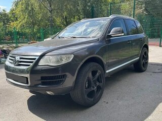 2008 Volkswagen Touareg I Рестайлинг, серый, 750000 рублей, вид 1