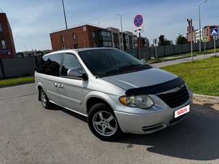 2005 Chrysler Town & Country IV Рестайлинг, серебристый, 600000 рублей, вид 1