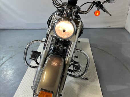 2006 Harley-Davidson Fat Boy, бежевый, 580000 рублей, вид 3