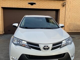 2015 Toyota RAV4 IV (XA40), белый, 2220000 рублей, вид 2