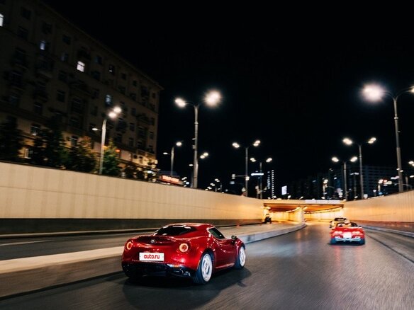 2014 Alfa Romeo 4C, красный, 10000000 рублей - вид 1