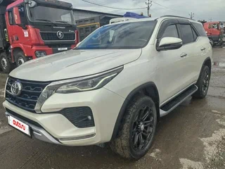 2021 Toyota Fortuner II Рестайлинг, белый, 5000000 рублей, вид 1