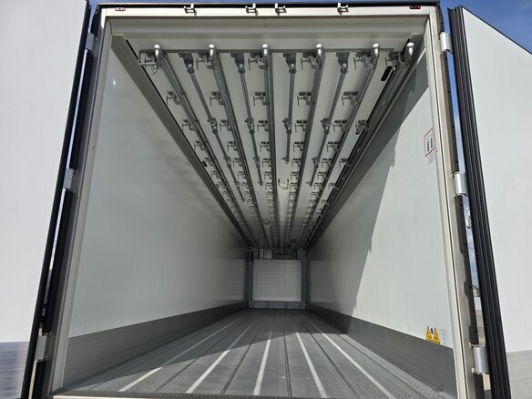 2025 Schmitz Cargobull SKO, белый - вид 16