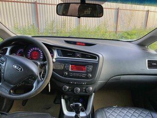 2017 Kia Ceed II Рестайлинг, белый, 480000 рублей, вид 4