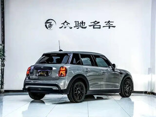 2022 Mini Hatch One III (F55/F56) Рестайлинг 2, серебристый, 2100000 рублей, вид 4