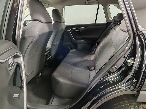 2021 Toyota RAV4 V (XA50), чёрный, 3245000 рублей - вид 14