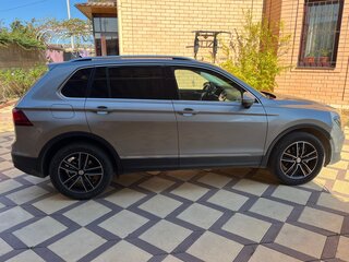 2020 Volkswagen Tiguan II, серебристый, 2550000 рублей, вид 3