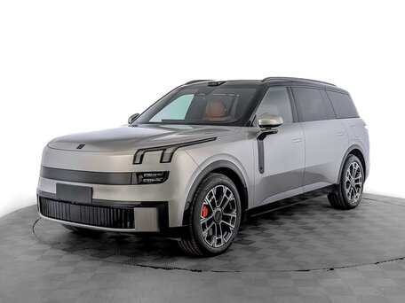 Lynk & Co 900