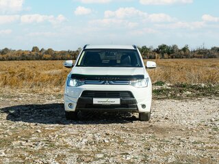 2013 Mitsubishi Outlander III, белый, 1149000 рублей, вид 3