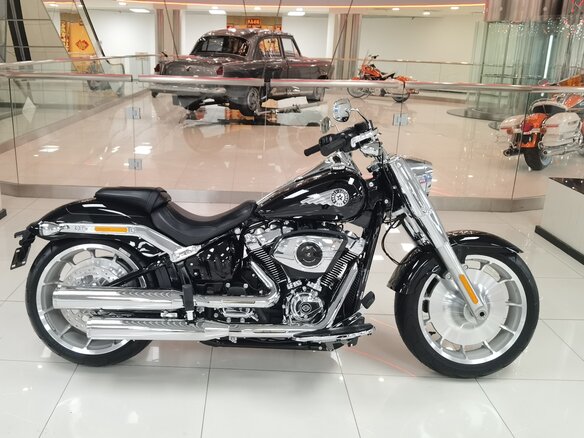 2025 Harley-Davidson Fat Boy, чёрный, 3300000 рублей