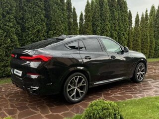 2022 BMW X6 40i III (G06), чёрный, 8000000 рублей, вид 5