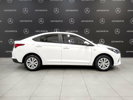 2022 Hyundai Solaris II Рестайлинг, белый, 1584000 рублей, вид 4