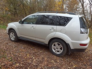 2010 Mitsubishi Outlander II Рестайлинг, белый, 980000 рублей, вид 5
