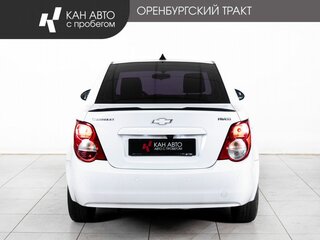 2013 Chevrolet Aveo II, белый, 630000 рублей, вид 4