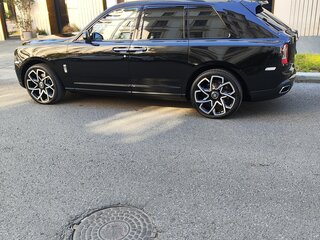 2023 Rolls-Royce Cullinan I (Series I), чёрный, 45000000 рублей, вид 5