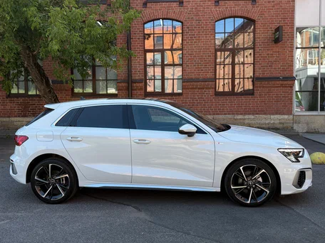 2023 Audi A3 Sportback 35 TFSI IV (8Y), белый, 2360000 рублей, вид 4
