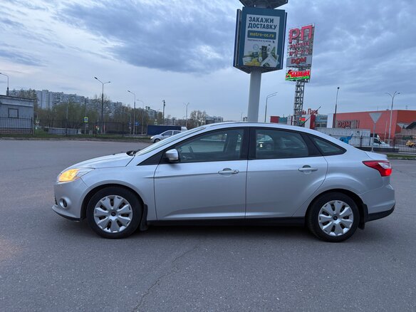 2011 Ford Focus III, серебристый, 700000 рублей - вид 4