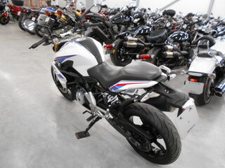 2017 BMW G 310 R, белый, 360000 рублей, вид 4
