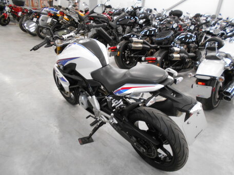 2017 BMW G 310 R, белый, 360000 рублей, вид 4