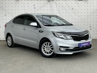 2015 Kia Rio III Рестайлинг, серебристый, 1070000 рублей, вид 3