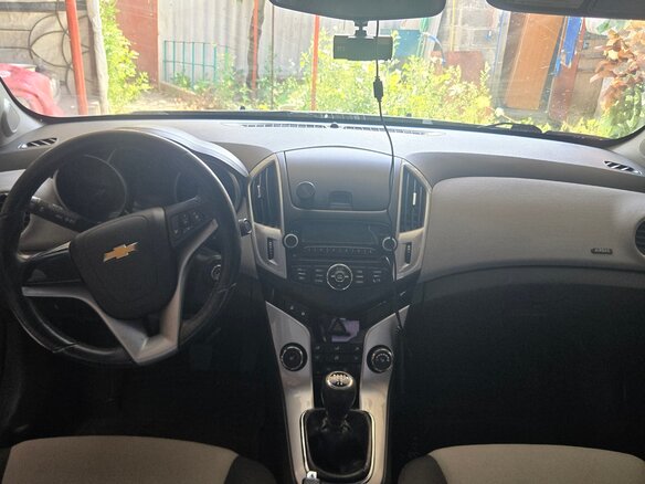 2013 Chevrolet Cruze I Рестайлинг, серебристый, 500000 рублей - вид 7