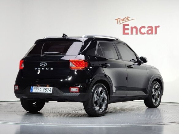 2023 Hyundai Venue I, чёрный, 1644000 рублей - вид 2