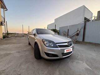 2011 Opel Astra H Рестайлинг, серебристый, 499000 рублей, вид 2