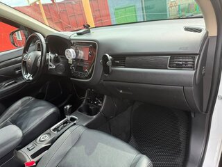 2015 Mitsubishi Outlander III Рестайлинг 2, белый, 1850000 рублей, вид 3