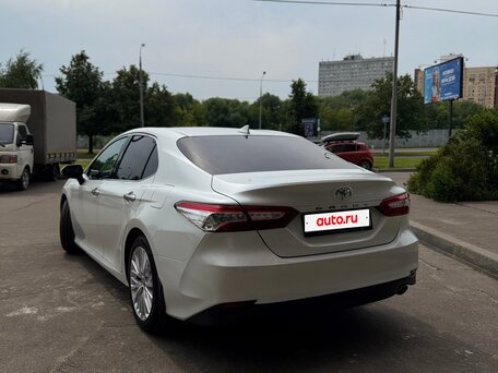 2020 Toyota Camry VIII (XV70), белый, 2870000 рублей, вид 4