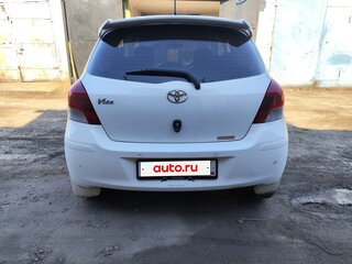 2010 Toyota Vitz II (XP90), белый, 650000 рублей, вид 3
