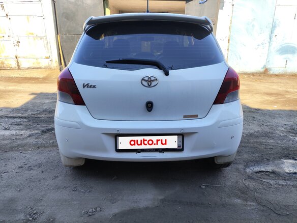 2010 Toyota Vitz II (XP90), белый, 600000 рублей - вид 2