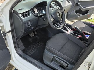 2017 Skoda Octavia III (A7), белый, 1690000 рублей, вид 3