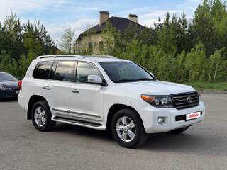 2014 Toyota Land Cruiser 200 Series Рестайлинг 1, белый, 5600000 рублей, вид 1