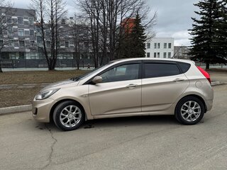 2011 Hyundai Solaris I, бежевый, 750000 рублей, вид 4