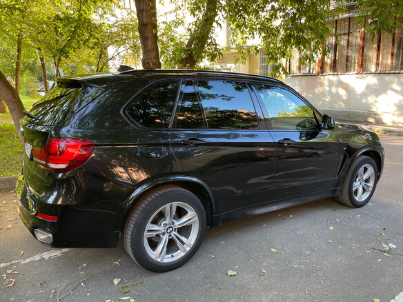 2018 BMW X5 30d III (F15), чёрный, 3900000 рублей - вид 1