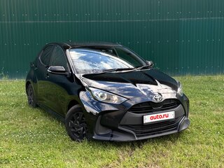 2020 Toyota Yaris IV, чёрный, 1249000 рублей, вид 3