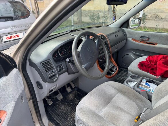 2004 Kia Carnival I Рестайлинг, бежевый, 490000 рублей - вид 4