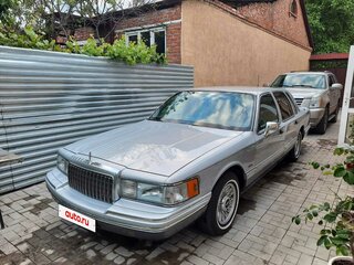 1993 Lincoln Town Car II, серебристый, 750000 рублей, вид 1