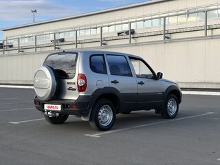 2013 Chevrolet Niva I Рестайлинг, серебристый, 550000 рублей, вид 4