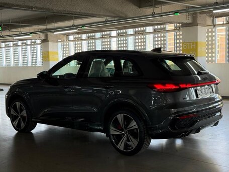 2025 Audi Q5 40 TDI III (GU), серый, 9200000 рублей, вид 2