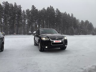 2007 Volkswagen Touareg I Рестайлинг, белый, 900000 рублей, вид 4