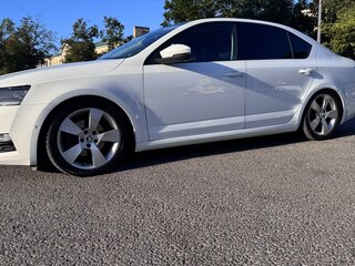 2018 Skoda Octavia III (A7) Рестайлинг, белый, 1800000 рублей, вид 5