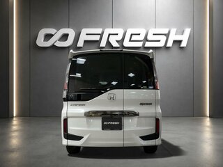 2018 Honda Stepwgn Spada V Рестайлинг, белый, 2130000 рублей, вид 4