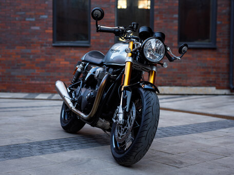 2020 Triumph Thruxton, серебристый, 1350000 рублей, вид 2