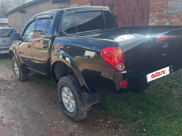 2010 Mitsubishi L200 IV, чёрный, 1800000 рублей - вид 2