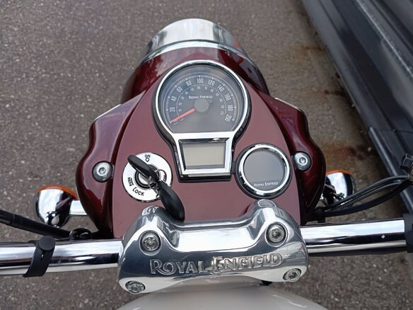 2026 Royal Enfield Classic 650, пурпурный, 703000 рублей - вид 14