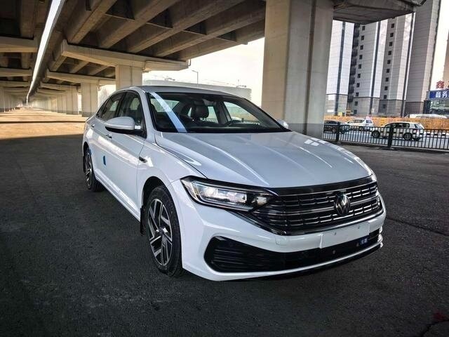 Открыть фотографии: Volkswagen Sagitar III Рестайлинг