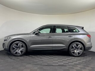 2026 Volkswagen Touareg III Рестайлинг, серый, 13400000 рублей, вид 4